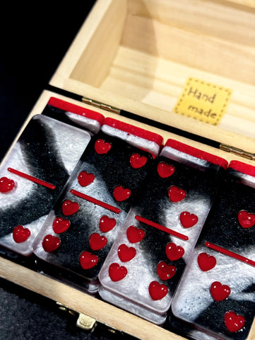 Queen of Hearts Dominoes Set